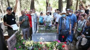 Çevreci çift mezarları başında anıldı