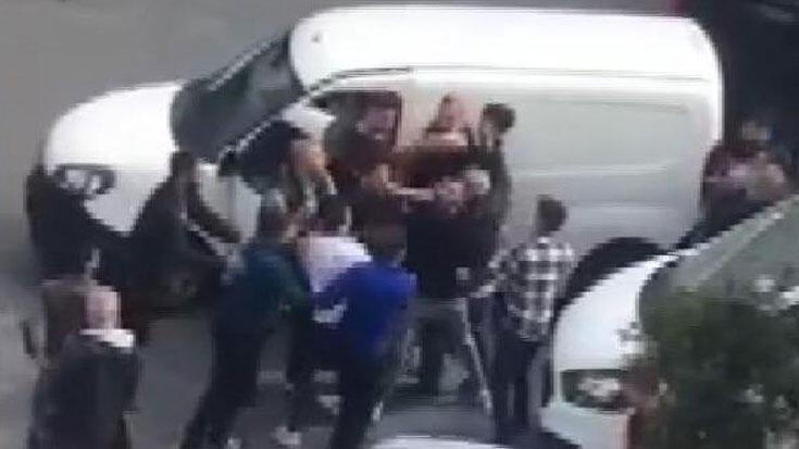 Çöp kovasıyla saldırdılar! “Ağabey yeter, vurmayın”
