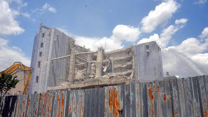 ‘Dünyanın en saçma binası’nın yüzde 70’i yıkıldı