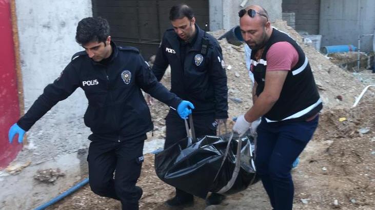 Genç kızın sır ölümü! 18 katlı binanın önünde işçiler fark etti