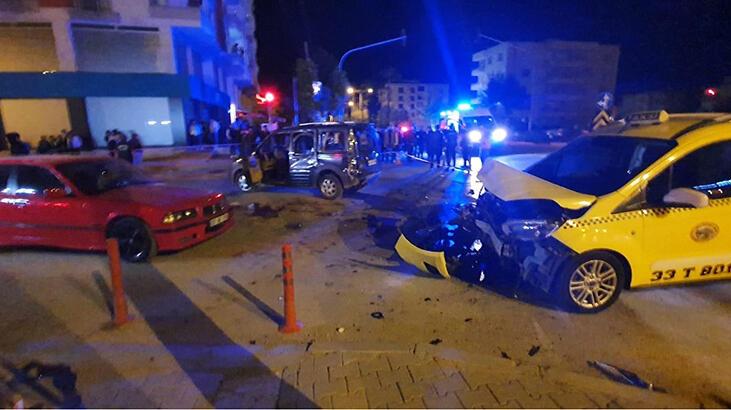 Hafif ticari araç ile taksi çarpıştı! 1 kişi hayatını kaybetti