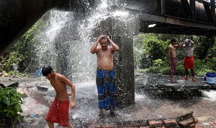 Hindistan’da hava sıcaklığı 46 dereceye yükseldi: Eğitim, tarım ve enerji kaynakları zorda