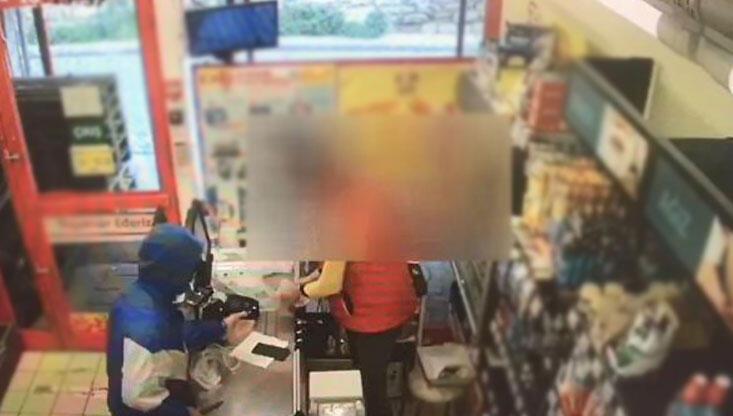 İstanbul’da markette bıçaklı soygun