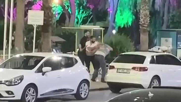 Kafe önünde 3 kişinin yaralandığı silahlı sopalı kavga!