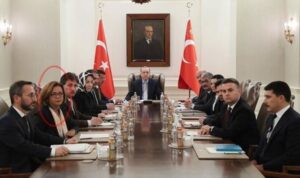 Kumarhaneler kralının annesi olduğu ortaya çıkmıştı: Saray’ın 6 maaşlı bürokratı Gülsüm Azeri’ye bir piyango daha