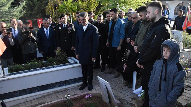 Malatya’da namaz sonrası şehitlikte buruk bayram