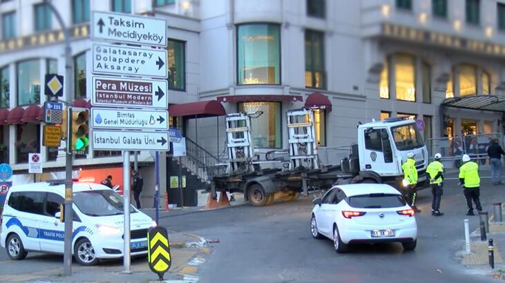 Taksim Meydanı’na çıkan yollar 1 Mayıs tedbirleri kapsamında kapatıldı