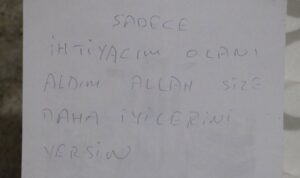 Tatil dönüşü bu notla şok oldular: ‘İhtiyacım olanı aldım’ notu bırakmış, kıymalı yumurta yapıp, duş almış