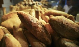 Zincir marketten aldığı sandviç nedeniyle hastanelik oldu