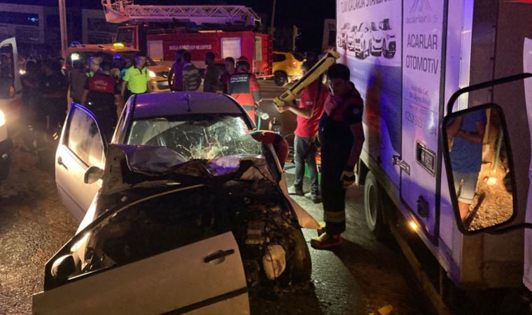 Bodrum’da otomobille kamyonet çarpıştı: 4 yaralı