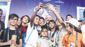 Gökyüzü tutkunları Van’da buluştu