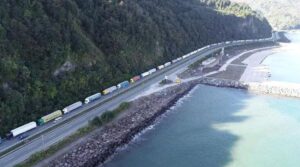 Heyelan sahasındaki TIR kuyruğunda ‘korkulu’ bekleyiş