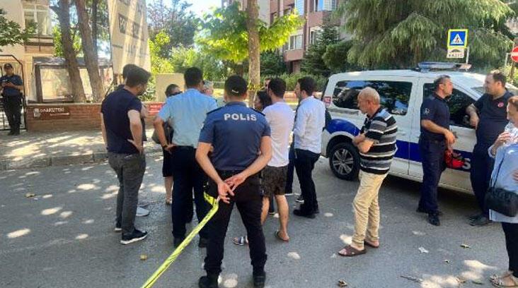 Kartal’da 8 katlı apartmanın çatısında çökme oldu