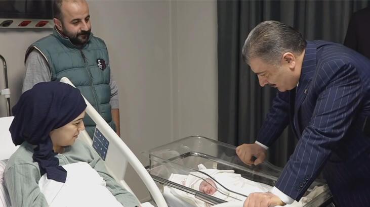 2023’ün ilk bebeği! Bakan Koca ziyaret etti