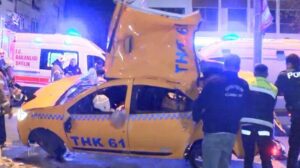 3 kişinin hayati tehlikesi var! Taksi takla attı