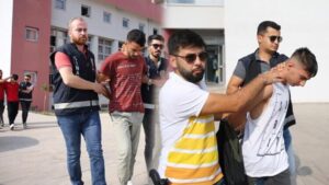 3 polisi yaraladı! ‘Hasmım zannettim’ deyip kendini savundu
