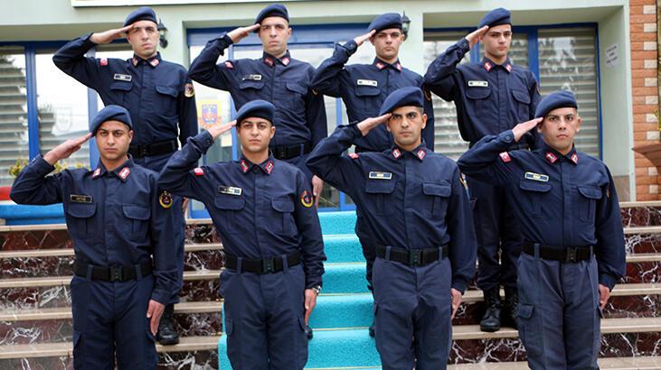 4 ikiz kardeş, aynı yerde asker oldu! ‘Komutanlarımız bizi karıştırıyor’