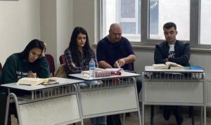 61 yaşındaki öğretim üyesi, 4’üncü üniversitesini okuyor