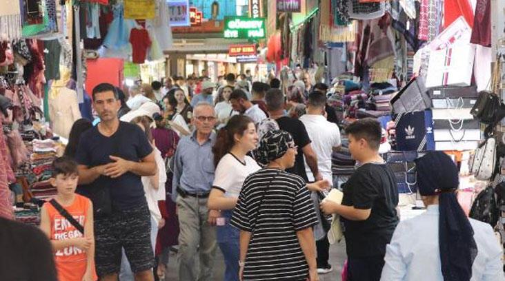 9 asırlık çarşıda gurbetçi yoğunluğu