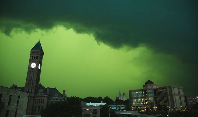 ABD’de gökyüzü ‘yeşile’ döndü