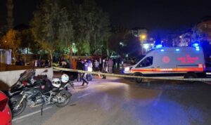 Adana’da sokak ortasında dehşet: Otomobille yanına yaklaşıp, ateş açıp öldürdüler