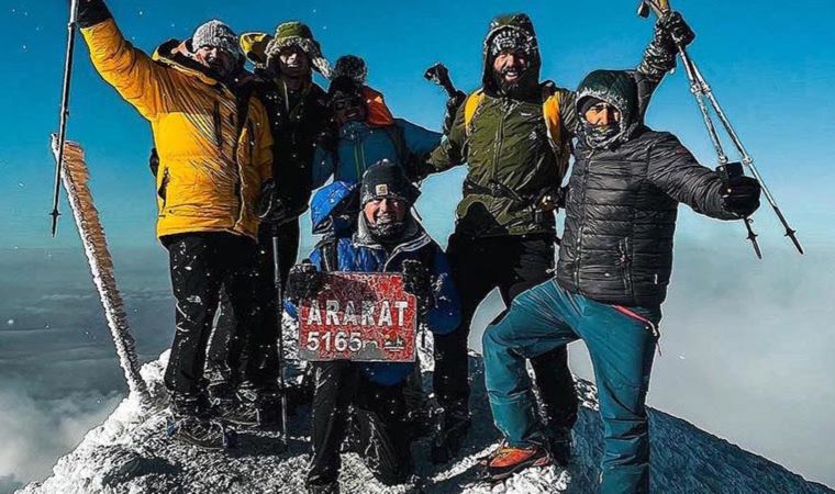 Ağrı Dağı’na zirve yapan İngilizler, Kraliçe Elizabeth’i andı