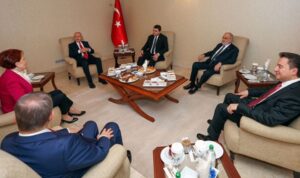 Altılı masa, üzerinde tam uzlaşı sağladığı yeni anayasa metnini kamuoyuna duyurdu: ‘Demokrasi zamanı’