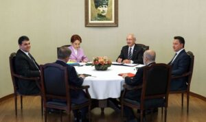 Altılı masanın 8. toplantısı DEVA Partisi ev sahipliğinde başladı