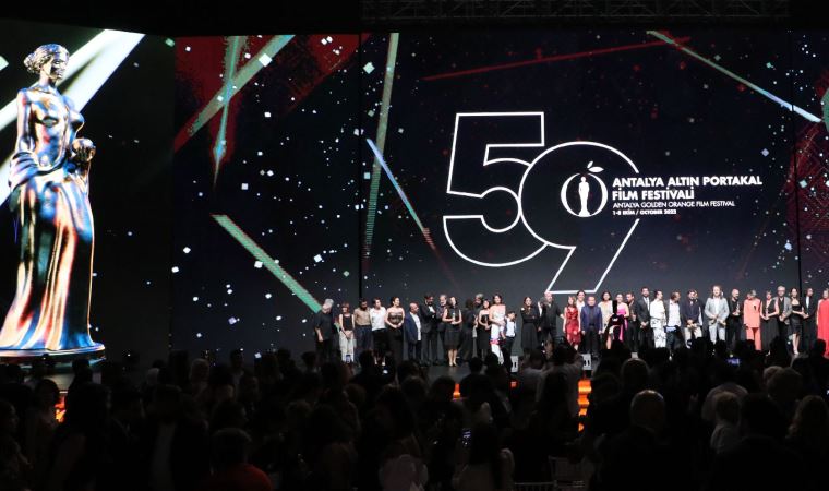 Altın Portakal’da ‘Karanlık Gece’ En İyi Film oldu; ‘Kurak Günler’ 9 ödül aldı