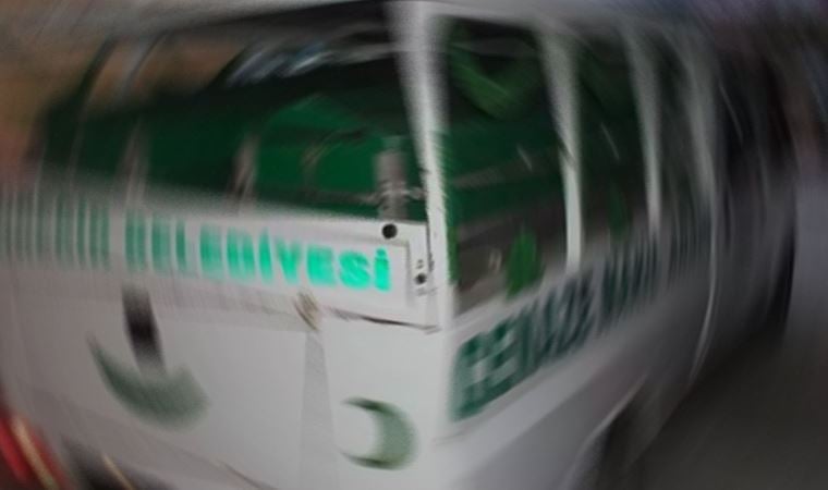 ANKA: AKP’li Yüreğir Belediyesi’ne ait cenaze aracındaki dört tabutun içinde esrar ele geçirildiği ortaya çıktı