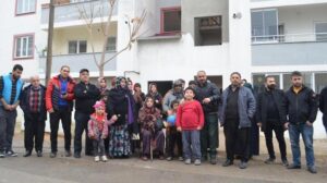 Apartman sakinlerine büyük şok! ‘Parasını ödediğimiz dairelere haciz geldi’