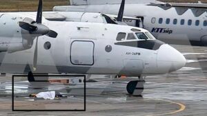 Apronda kahreden görüntü! Kalkış öncesi fark etmedi