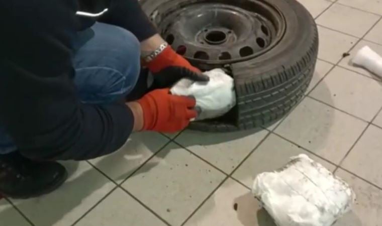 Aracın stepnesinde 6 kilo 465 gram metamfetamin ele geçirildi