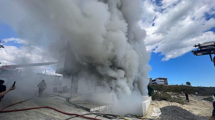 Arnavutköy’de fabrikada yangın! Ekipler bölgede