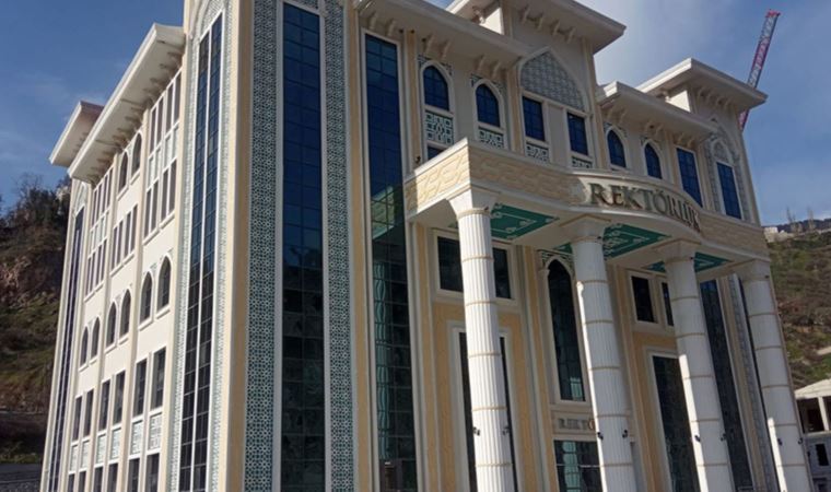 Artvin Çoruh Üniversitesi rektörü yurt yerine saray yaptırdı