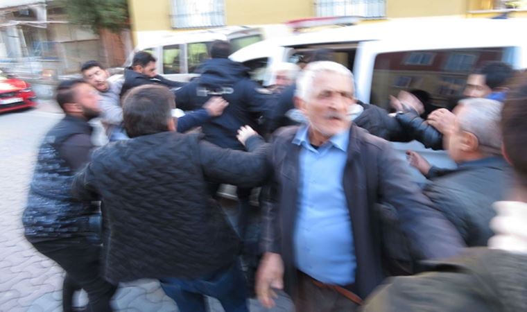 Ataşehir’de çarptığı 3 kişiyi yaralayan sürücü darbedildi