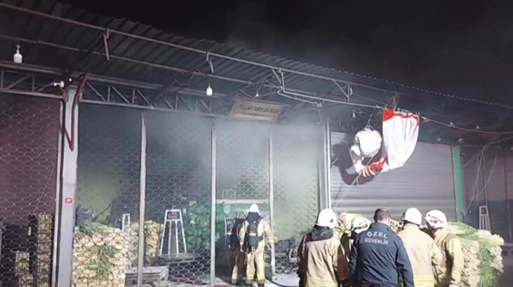 Ataşehir’de sebze ve meyve halinde yangın