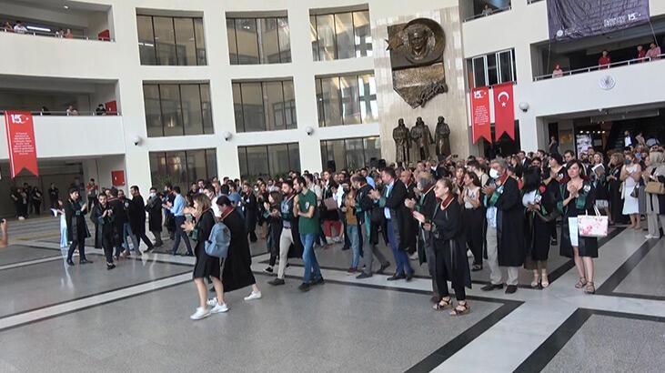 Avukatlar öldürülen meslektaşları için Bakırköy Adalet Sarayı önünde toplandı