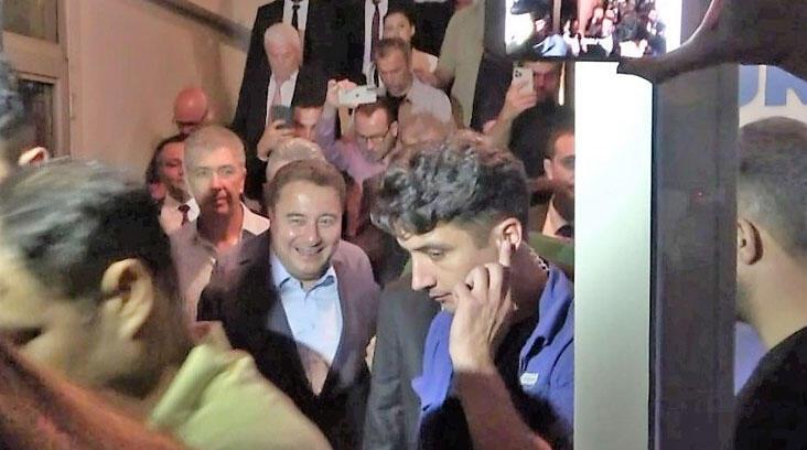 Babacan’ın canlı yayınında ‘Erdoğan’ sloganları