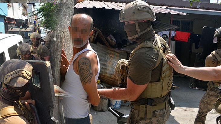 Bahçesine ektiği Hint kenevirini, Pitbull ile korumuş