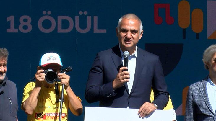 Bakan Ersoy Beyoğlu’nda ‘fotomaraton’a katıldı