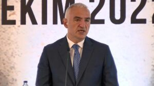 Bakan Ersoy: Türk dizileri gönül köprüleri kurulmasında hızlandırıcı rol oynadı