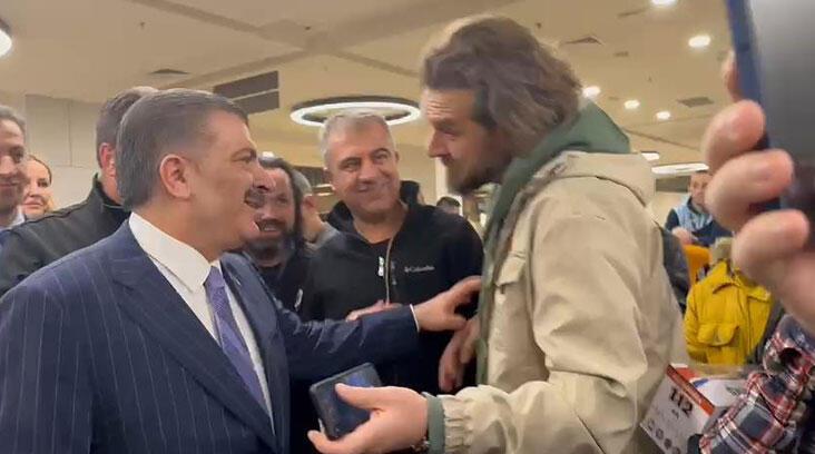 Bakan Koca’yı görünce yanına koştu! ‘Portekiz’de anlatıyorum, 10 numara hastane’