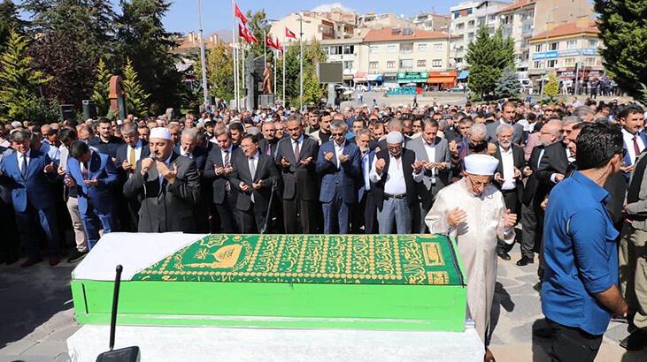 Bakan Özer, Bakan Yardımcısı Yılmaz’ın annesinin cenazesine katıldı