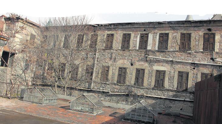 BANKADAN KOT PANTOLONA RENKLİ BİR TARİH: HAN DUVARLARI DİLE GELSE…