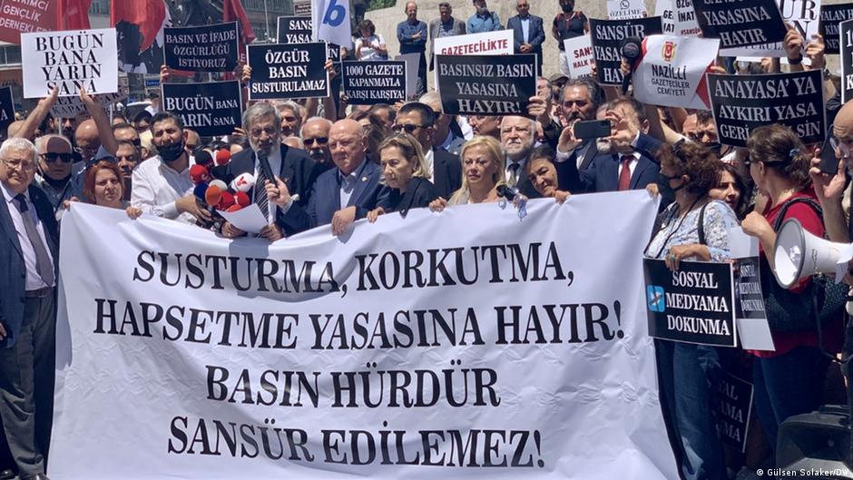 Basın meslek örgütleri dezenformasyon yasasına tepkili