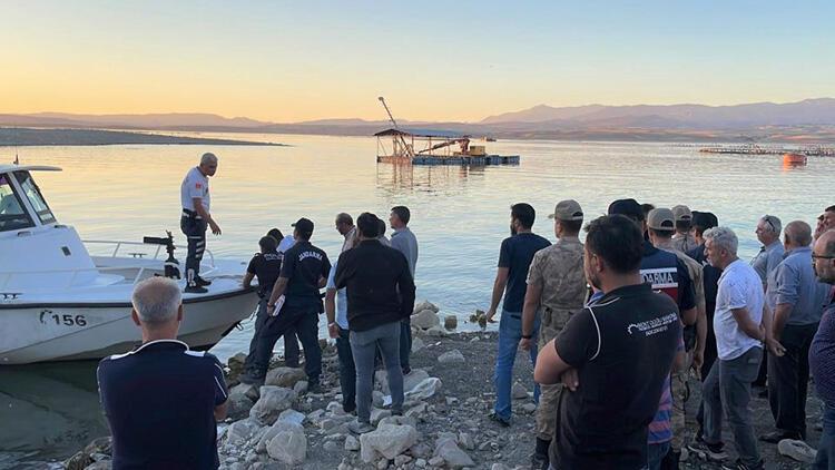 Batan teknedeki balıkçı, 25 dalgıçla 4’üncü günde aranıyor