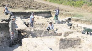 Bathonea’da yazı takımı keşfi