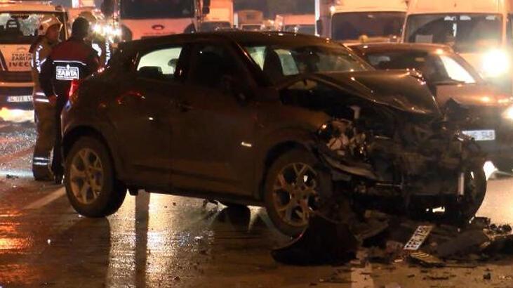 Bayrampaşa TEM bağlantı yolunda aynı noktada 2 zincirleme kaza