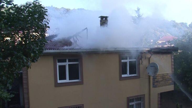 Beykoz’da 2 katlı binanın çatısı alevlere teslim oldu